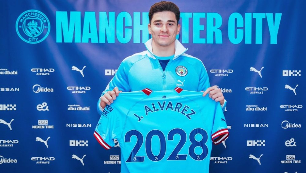 Julián Álvarez extendió su contrato con el Manchester  City