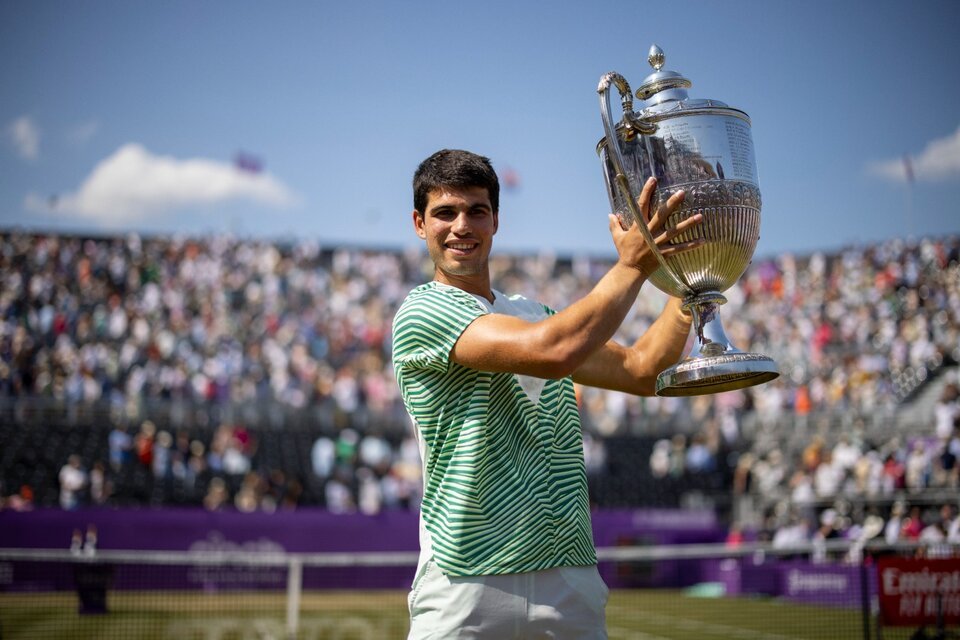 Alcaraz se consagró en Queen's y vuelve a ser el número uno del tenis