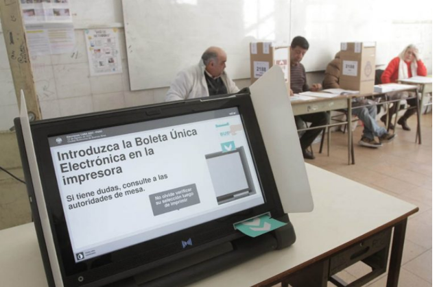 El gobierno porteño reconoce que no funcionó el voto electrónico, pero la empresa se defiende