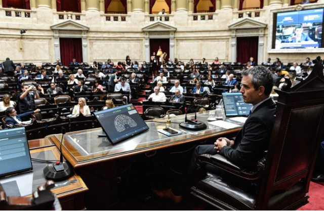 Diputados aprobó en general el proyecto de Ley Ómnibus por 144 votos a 109
