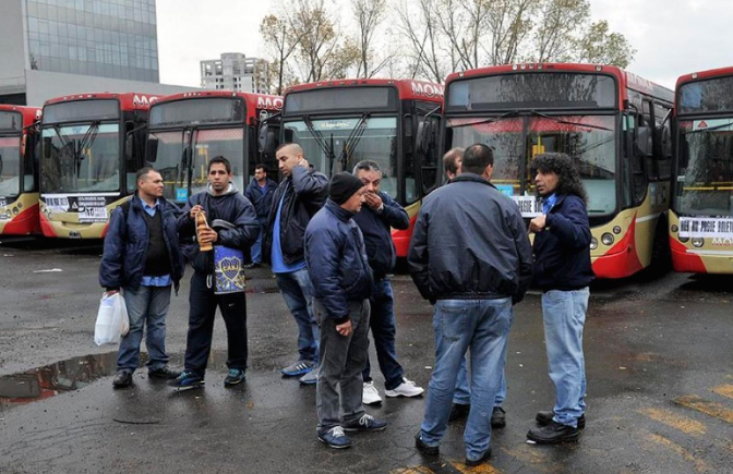 Medidas de fuerza de trabajadores del Transporte: la semana arrancó con asambleas, paros y reprogramaciones