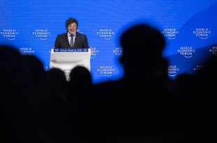 Milei acelera en la curva: reafirmó su discurso antiderechos en Davos mientras el PRO intenta diferenciarse