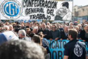 La CGT marchó a Plaza de Mayo en contra de la reforma laboral y amenazó con un paro nacional si se aprueba el proyecto