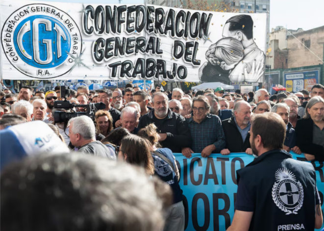 La CGT marchó a Plaza de Mayo en contra de la reforma laboral y amenazó con un paro nacional si se aprueba el proyecto
