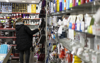 El consumo y las ventas minoristas siguen barranca abajo y siembra dudas para el 2026