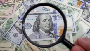 ¿Nueva devaluación? El mentor de Milei alertó por un atraso cambiario del 23% y le puso precio al dólar: “Debería valer...”